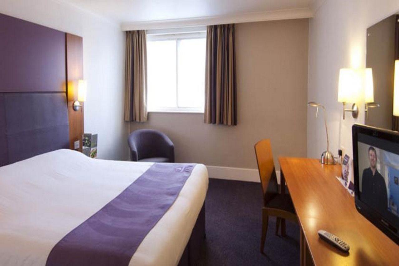 Premier Inn Premier Inn Wrexham North ภายนอก รูปภาพ