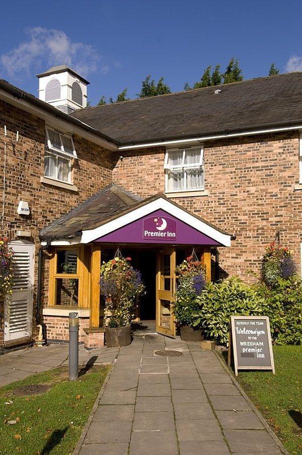 Premier Inn Wrexham North ภายนอก รูปภาพ