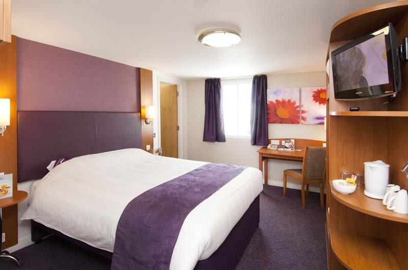 Premier Inn Premier Inn Wrexham North ภายนอก รูปภาพ