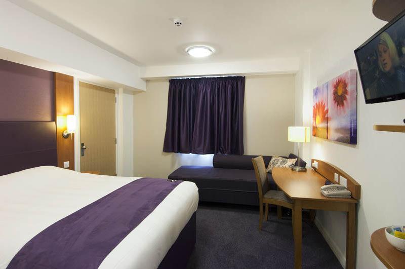 Premier Inn Premier Inn Wrexham North ภายนอก รูปภาพ